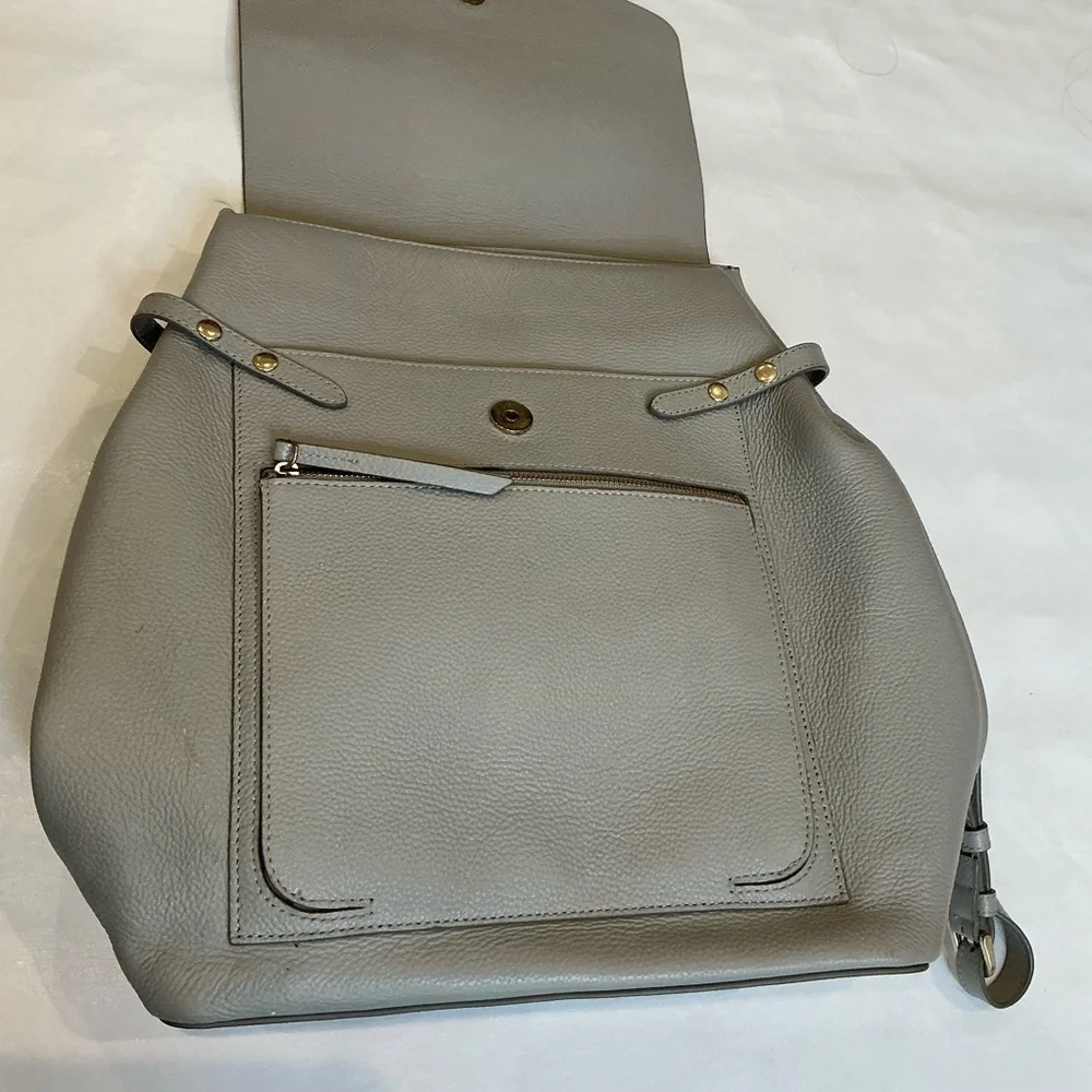 Elegant Pebble Grain Leather Backpack Midsize in Grey